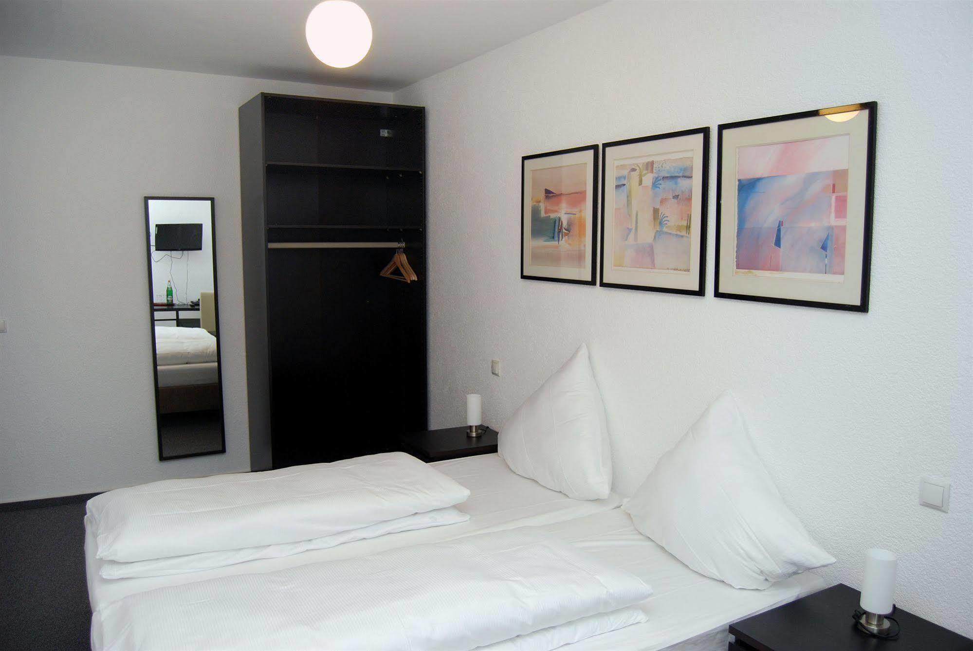Hotel Rheinischer Hof Еркрат Екстер'єр фото